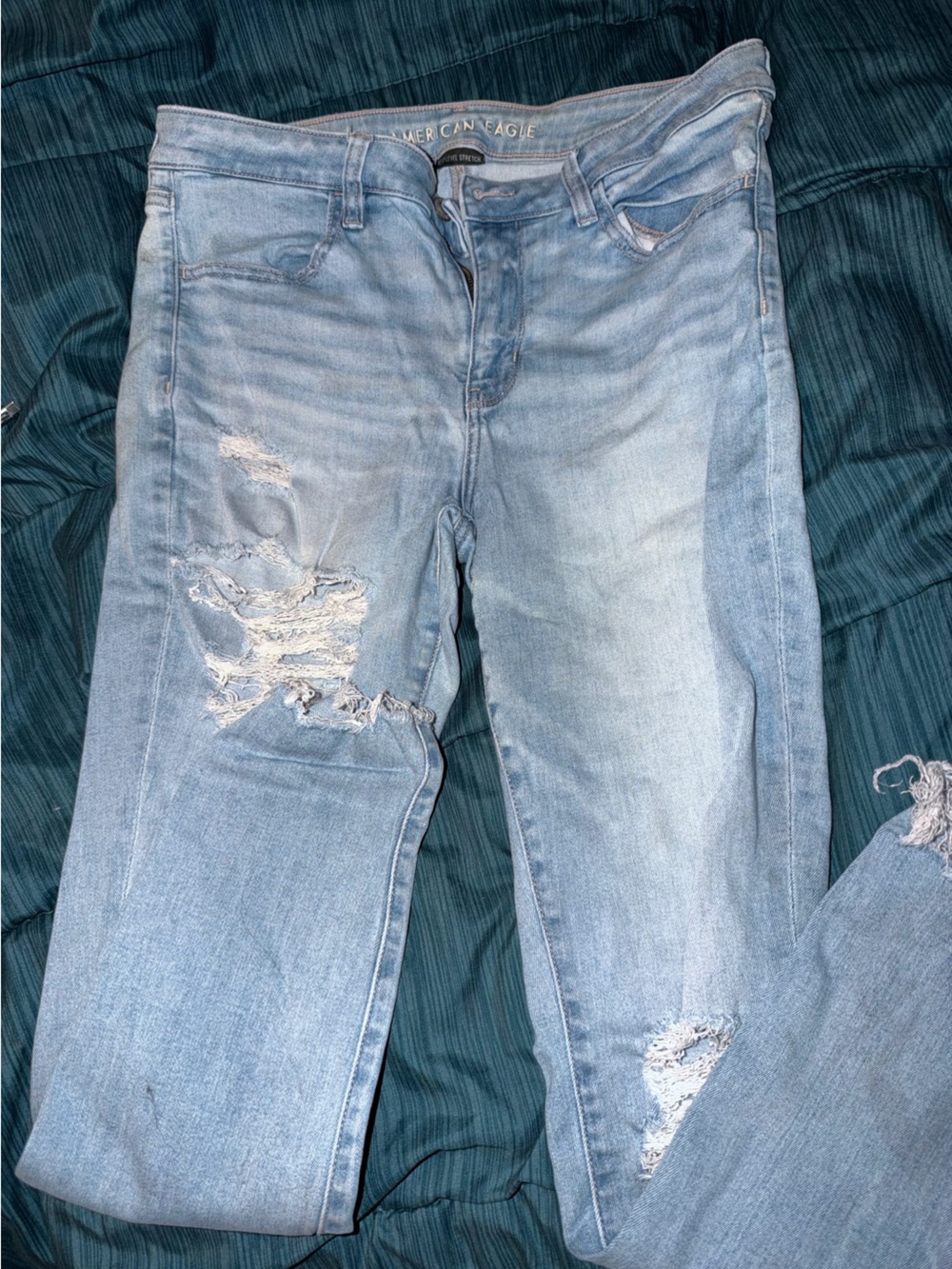 Women’s American Eagle Distressed Jeans